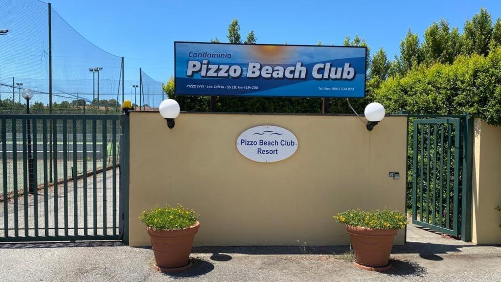 Pizzo Beach Club. One Bedroom Apt 13G Exterior foto